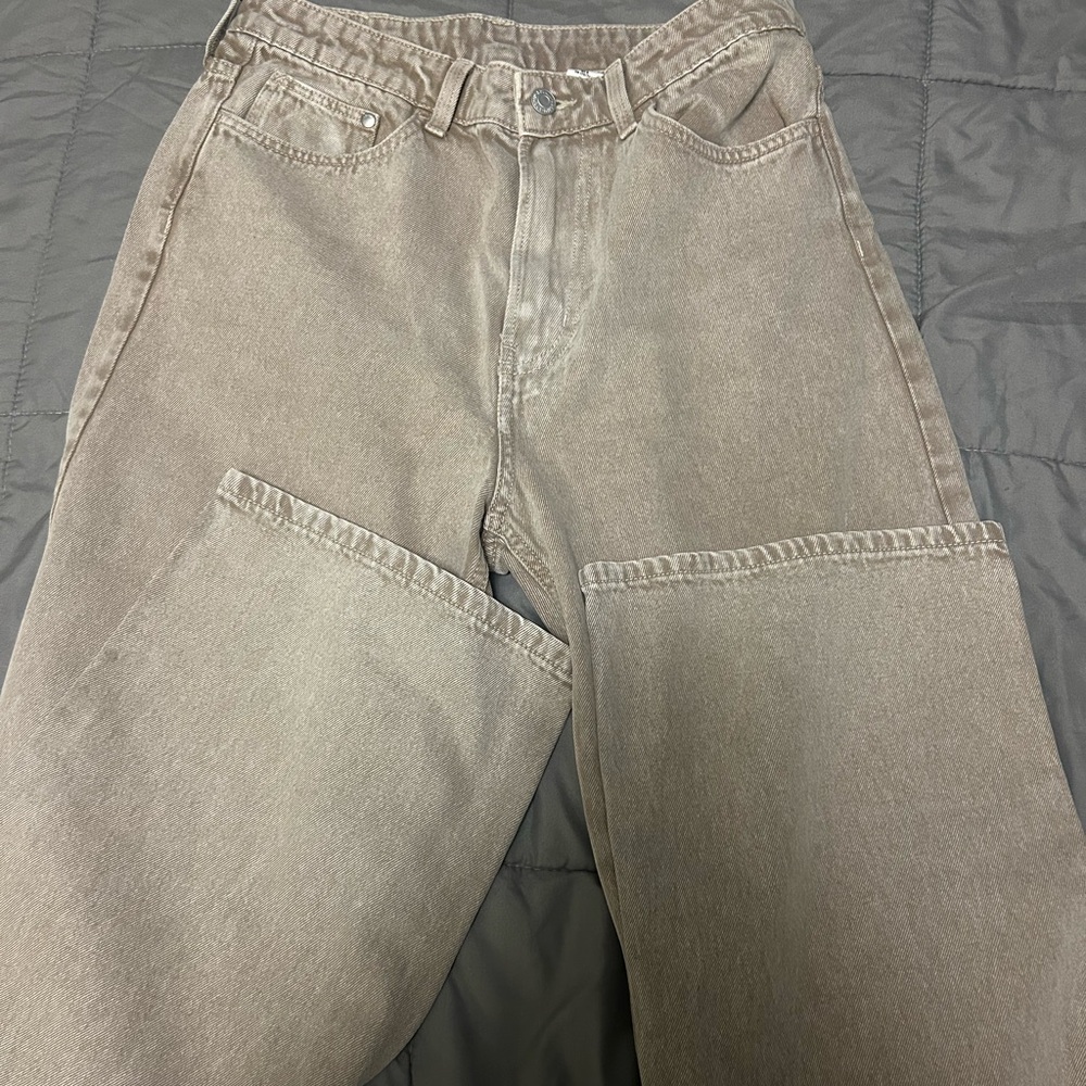 H&M Tan Relaxed Jeans with Classic Style